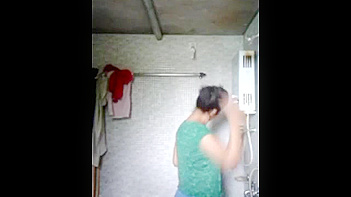 Marathi Amateur Chick Getting Soaked in the Shower