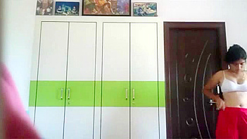 Indian Teen Sucks Dick Like a Whore in Homemade Video