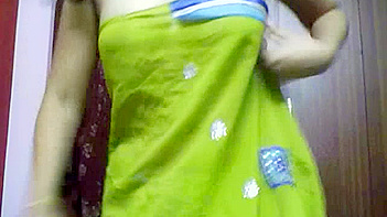 Indian Aunty in Green Sari Strips Down and Shows Off Her Juicy Tits