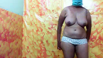 Meenakshi, Delhi GF Gets Naked and Rides Dick Like a Whore