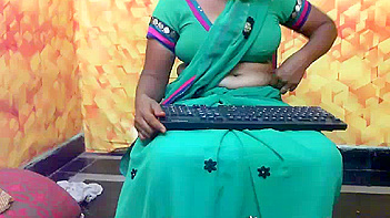 Meenakshi, Delhi GF Gets Naked and Rides Dick Like a Whore