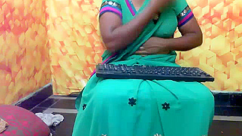 Meenakshi, Delhi GF Gets Naked and Rides Dick Like a Whore