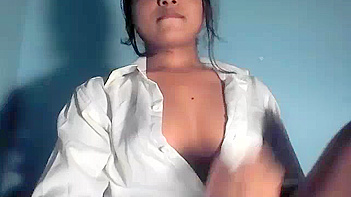 Indian GF Fingering Her Pussy Live on Cam, Damn She’s Wet and Noisy