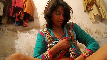 Farah Bhabhi Nails It with a Damn Hot and Perfect Blowjob Action