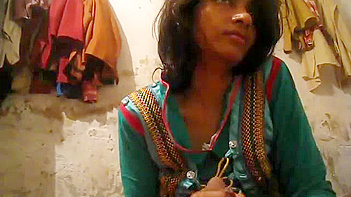 Farah Bhabhi Nails It with a Damn Hot and Perfect Blowjob Action