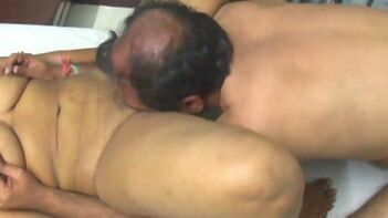 Indian Bhabhi Mona Sucks Dick Like a Whore in Amateur Oral Sex Session