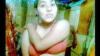 Indian Babe Strips Naked and Teases Her Boyfriend Sensually