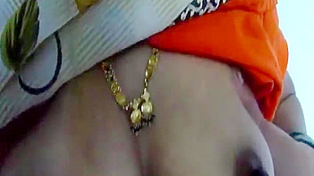 Desi Wife Flashing Her Big Boobs in HD