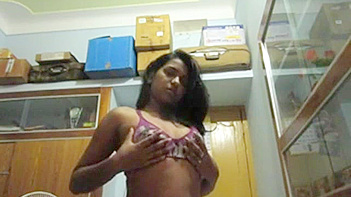 Indian Teen Shows Off Her Juicy Pussy in Raw Nude Selfie Session