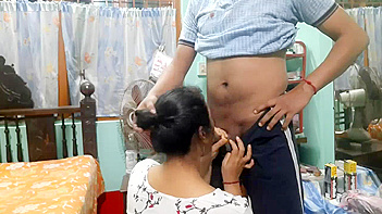 Indian Bhabhi Sucking Dick Like a Whore In This Juicy Blowjob Scene