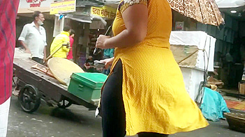Bhubaneswar Aunty in Tight Leggings Showing Off Her Juicy Ass