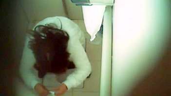 Indian Chick Gets Fucked In Delhi Airport Toilet, Amateur Sex Caught On Camera