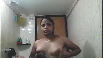 Tamil Aunty Showering, Wet Pussy, Juicy tits, Explicit Leak Online, Sexy Milf Masturbating