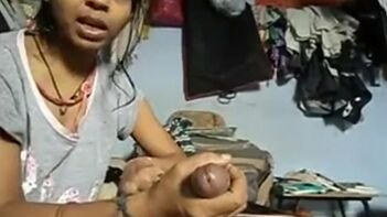 Indian Bhabhi Sucks Dick Like a Whore in Homemade Blowjob Clip