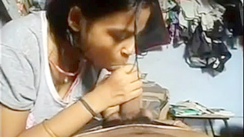 Indian Bhabhi Sucks Dick Like a Whore in Homemade Blowjob Clip