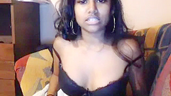 Indian Chick Shows Off Her Juicy Tits On Cam