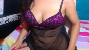 Indian Babe in Sexy Lingerie Puts on a Damn Good Live Webcam Show