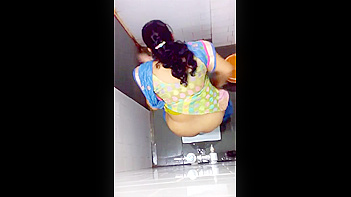 Screaming Hot Indian Milf Pissing Wildly On Cam - Must See Wet Action