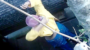 Indian Babe Strutting Her Stuff Post-Shower