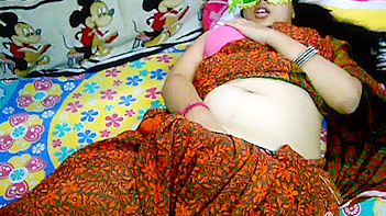 Velamma Bhabhi Squeezing Those Juicy Boobs in Saree, Masturbating Like a Freaking Pro