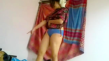 Indian Chick Gets Naked, Changing Clothes MMS Leak Caught on Camera
