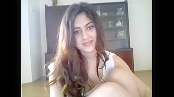 Indian Babe Gets Wild On Live Webcam, Sucking Dick Like a Whore