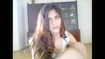 Indian Babe Gets Wild On Live Webcam, Sucking Dick Like a Whore