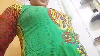 Kanpur College Chick Strips Down and Shows Off Her Pussy