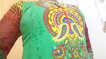 Kanpur College Chick Strips Down and Shows Off Her Pussy