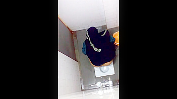 Hidden Cam Catches Young Indian Sluts in Action