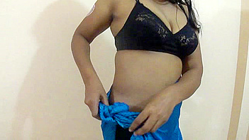 Indian Jaya Aunty Ripping Off Her Bra and Panties, Naked and Ready