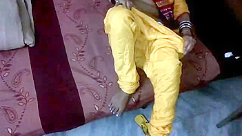 Shilpa Bhabhi in Juicy Shalwar Suit, Sucking Dick Like a Whore