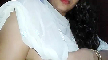 Mallu Divya Bhabhi XXX Porn Video with Juicy Indian Tits and Wet Pussy Action