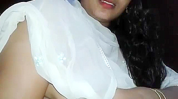 Mallu Divya Bhabhi XXX Porn Video with Juicy Indian Tits and Wet Pussy Action