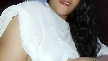 Mallu Divya Bhabhi XXX Porn Video with Juicy Indian Tits and Wet Pussy Action