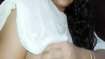 Mallu Divya Bhabhi XXX Porn Video with Juicy Indian Tits and Wet Pussy Action