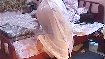 Desi Chick Sucks Dick Like a Whore in Mind-Blowing Indian GF Porn Scene
