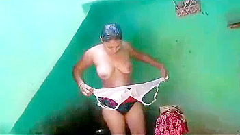 Kanpur Aunty Palak Rai Strips Down and Shows Off Her Juicy Curves