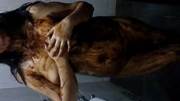 Indian Babe Renu Pillay Masturbates Like a Freaking Pro