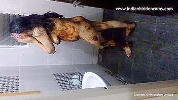 Indian Babe Renu Pillay Masturbates Like a Freaking Pro