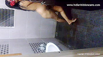 Indian Babe Renu Pillay Masturbates Like a Freaking Pro