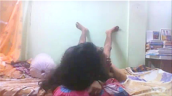 Indian Amateur Urmila Sucks Dick Like a Whore in Raw Sex Scene
