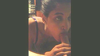 Indian Babe Sucking Dick in Scandalous MMS Leak