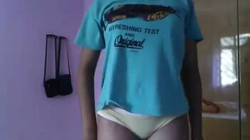 Indian Babe from Delhi Strips Down Naked and Shows Her Juicy Pussy