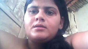 Lahore Babe Strips Down and Masturbates on Live Cam - Damn, She’s Freaking Insane!