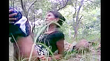 Indian Village Chick Gets Pounded By BF in Jungle MMS Clip