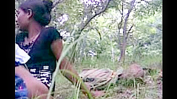Indian Village Chick Gets Pounded By BF in Jungle MMS Clip