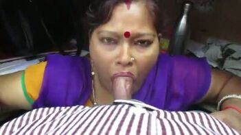 Experience an Unforgettable Desi Sex Adventure with a South Indian Aunty's Deep Throat Blowjob
