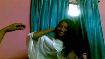 Desi College Girl's Sexy Blowjob MMS - Watch Now!