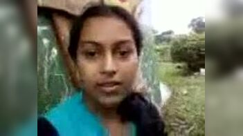 Delhi University Girl's Wild Outdoor Boob Pressing Session Caught on Camera!